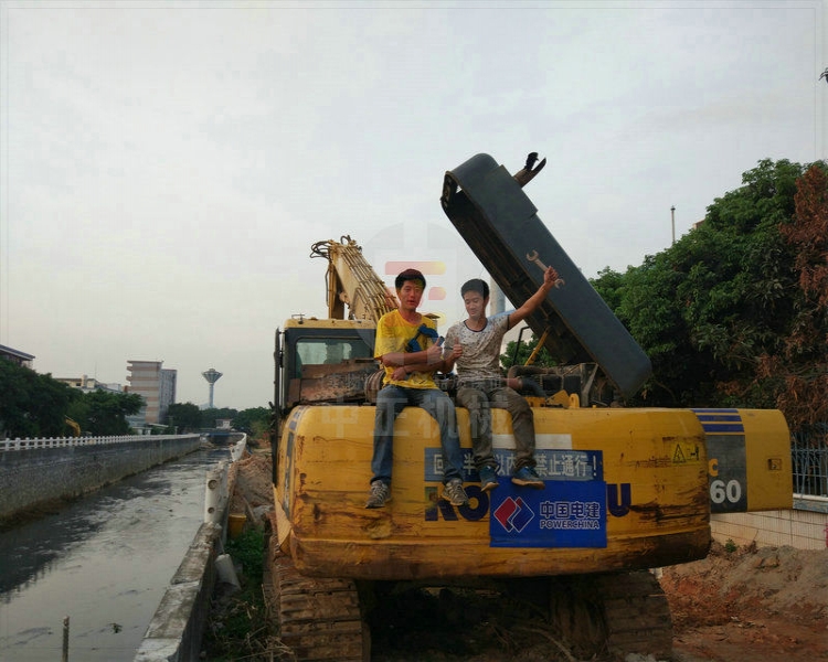 深圳挖掘机华体足球中国有限公司中心/小松挖掘机华体足球中国有限公司售后电话