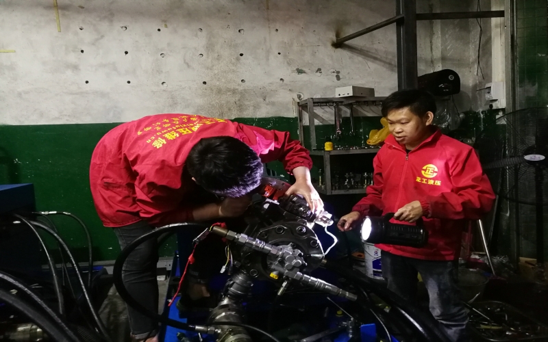 Hydraulic pump maintenance and inspection